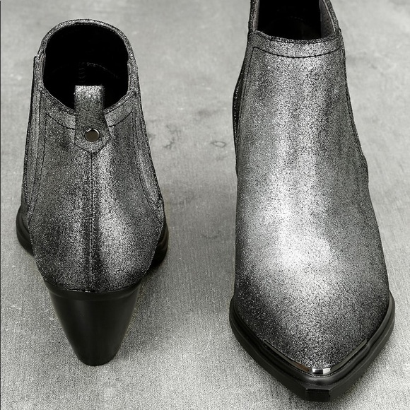 NIB Boho Pointy Toe Metallic Leather Ankle Bootie - Picture 3 of 4